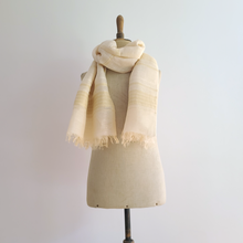 Load image into Gallery viewer, Finest Linen scarf - beige with gold lines