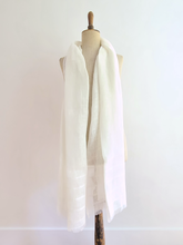 Load image into Gallery viewer, Finest Linen scarf - white