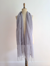 Load image into Gallery viewer, Finest Mousse Linen scarf - light gray